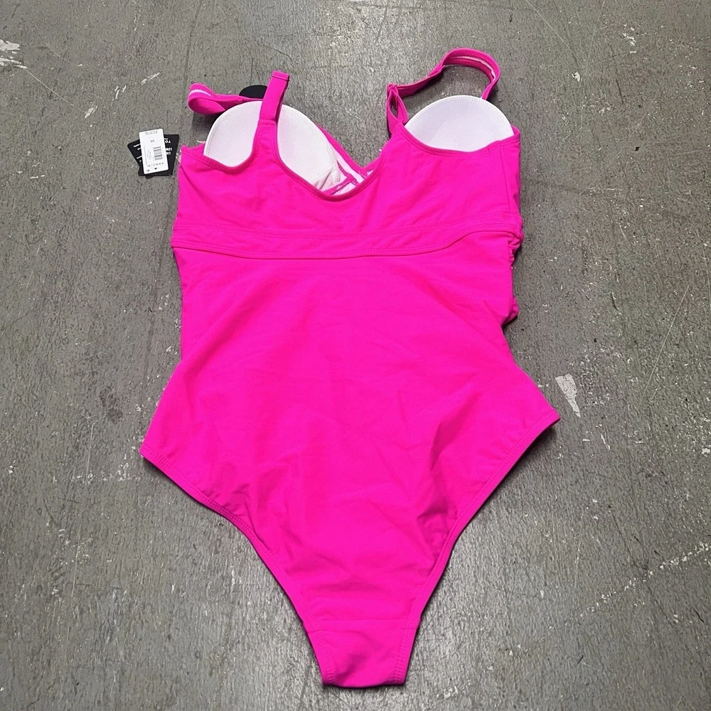 Torrid Women's One Piece Swimsuit Size 00 Pink Wire-Free Lined‎ Low Coverage